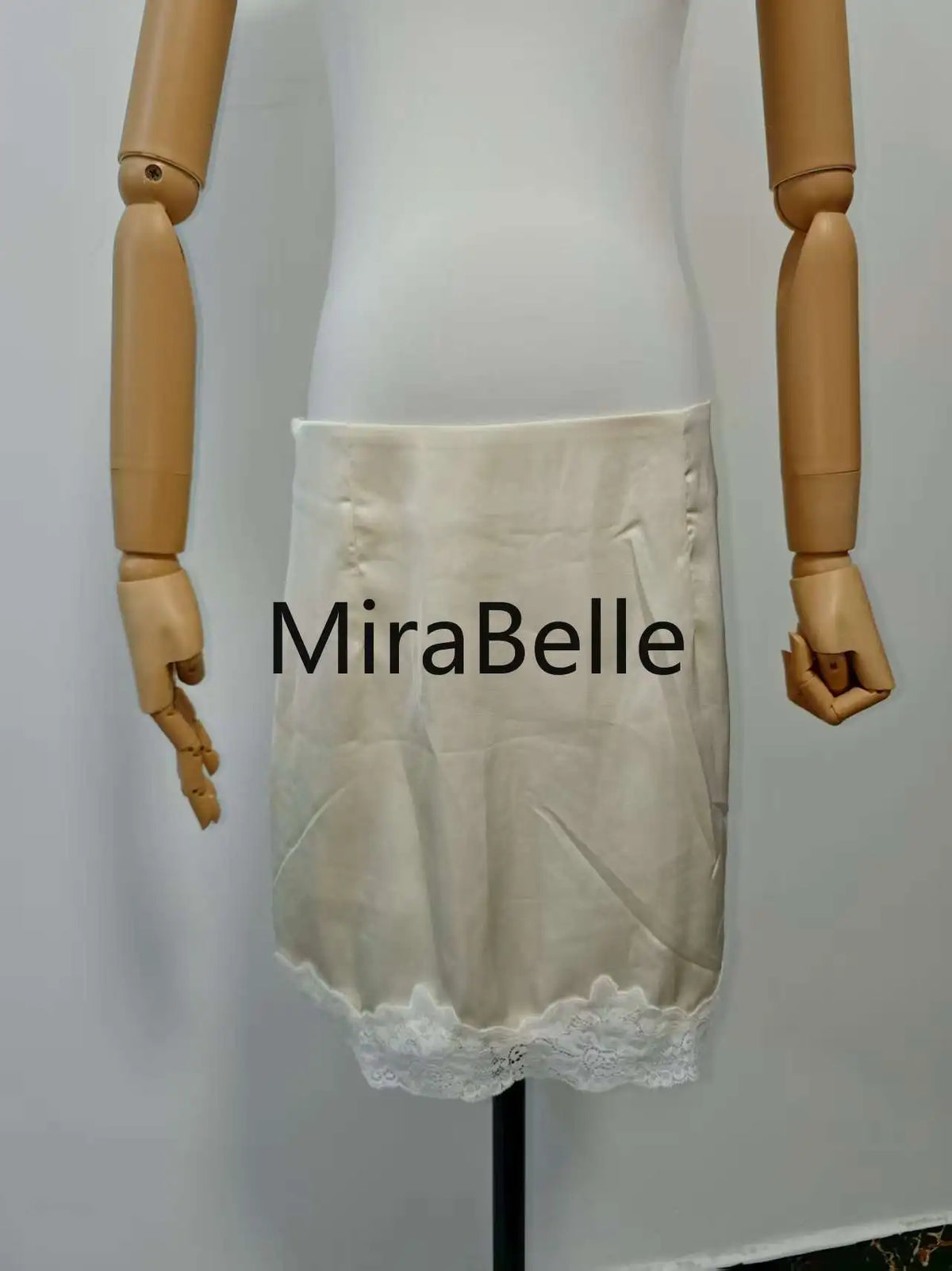 jupe en satin courte