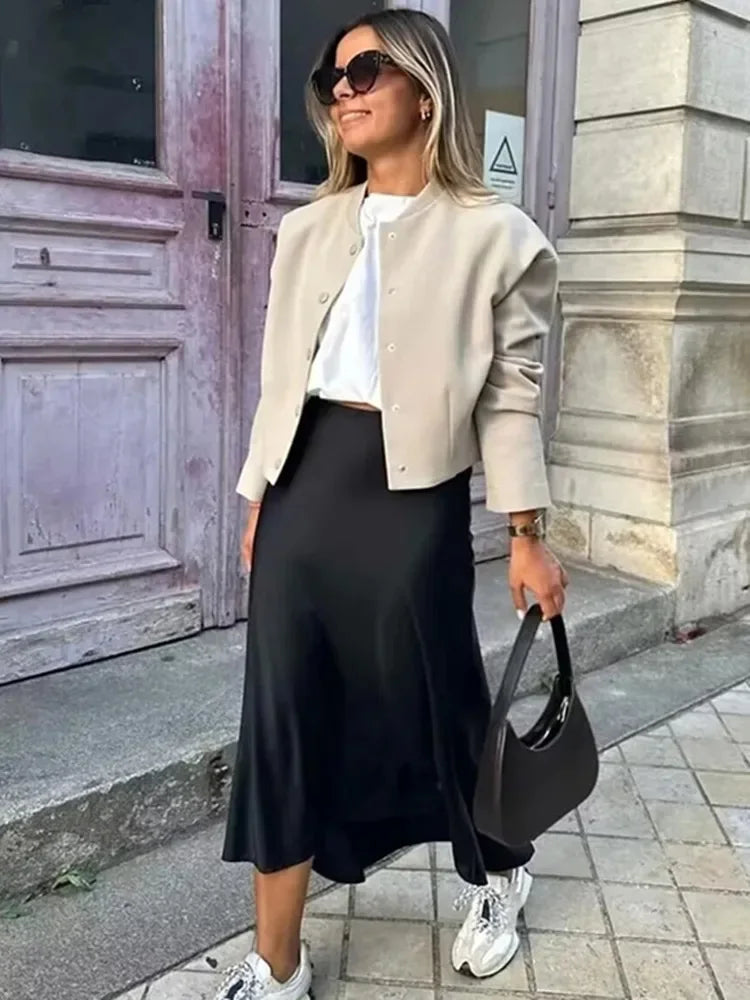 Jupe Satin Noire Midi Élégante